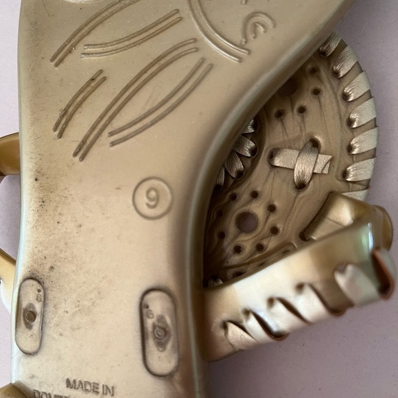 Jack Rogers Gold Rubber Medallion Sandals Boho Beachy Coastal Summer Vacation 9 - Picture 7 of 10